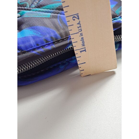 Lug Floral Quilted Wristlet Travel Passport Wallet Zipper Closure New - Picture 15 of 15